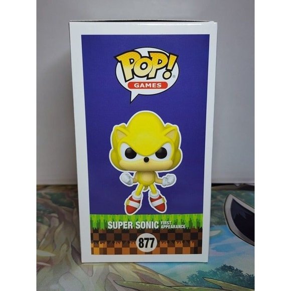 Funko Pop Super Sonic First Appearance #877 Glow SDCC 2022 Summer - Picture 2 of 6